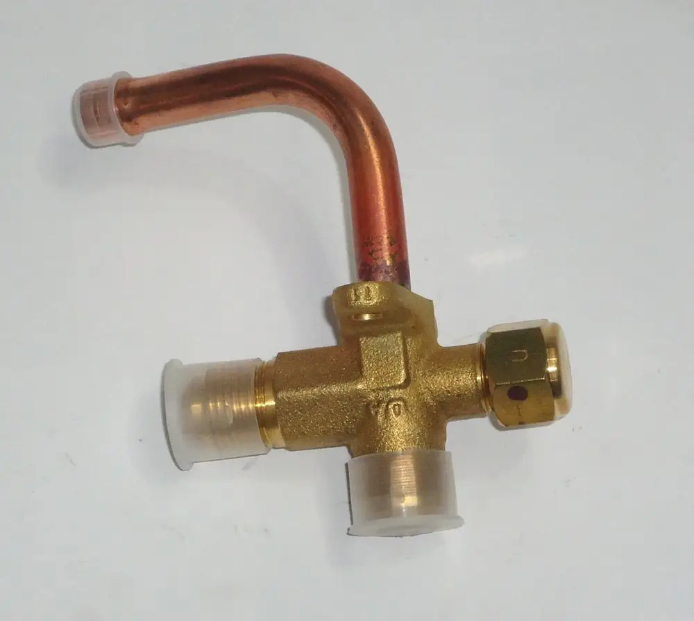 Stopventil aus Messing mit einem gebogenen Kupferrohr und zwei anschlussfähigen Gewindeteilen, verwendet in DAIKIN Heizungssystemen.